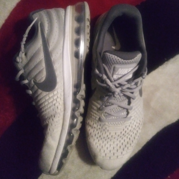 NIKE AIR MAX SZ11 - Picture 2 of 4